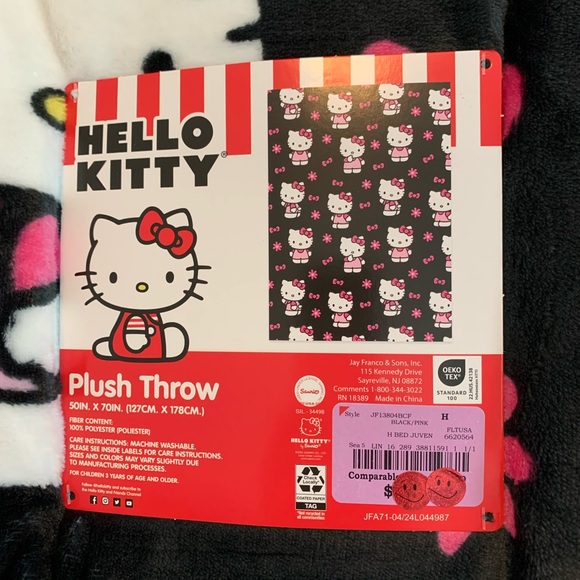 Hello Kitty New Black Daisy Throw Blanket - Picture 2 of 3